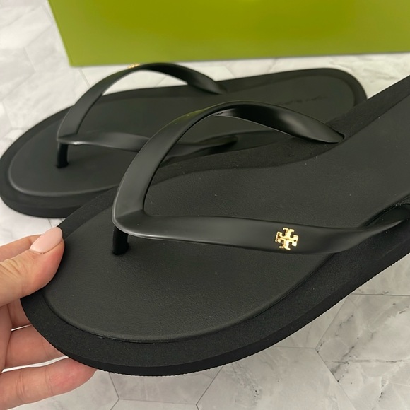 New, Authentic TORY BURCH Black KIRA FLIP-FLOP Sandals shoes size 9 SALE - Picture 3 of 14